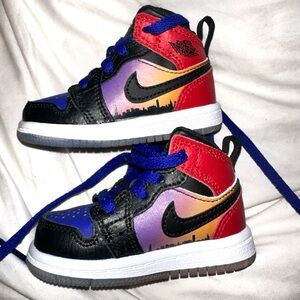 JORDAN 1 MID SKYLINE 
Boys – Concord/Black-university Red